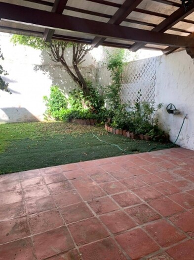 se renta casa en Valle Real