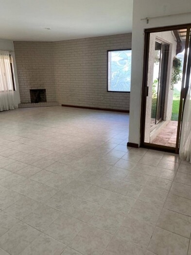se renta casa en Valle Real