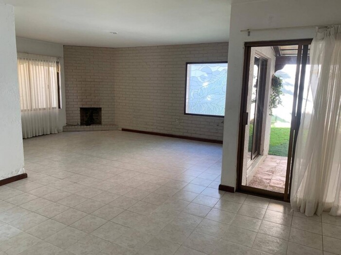 se renta casa en Valle Real