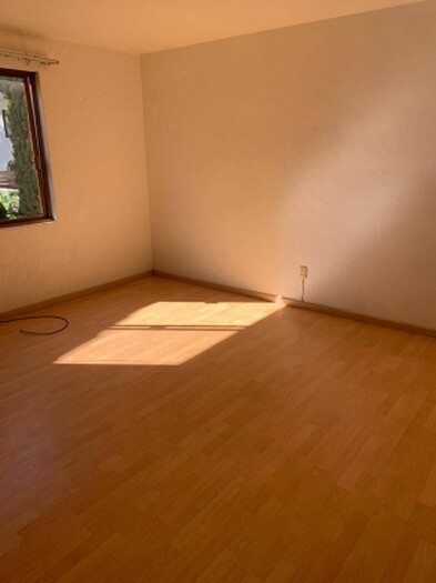 se renta casa en Valle Real