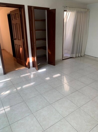 se renta casa en Valle Real