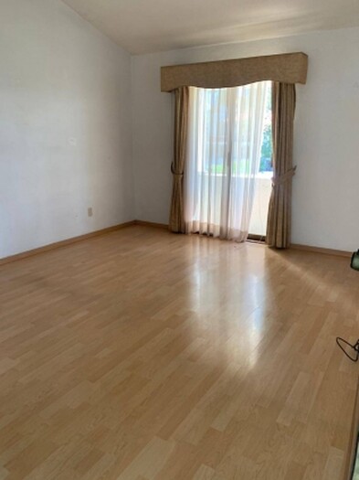 se renta casa en Valle Real