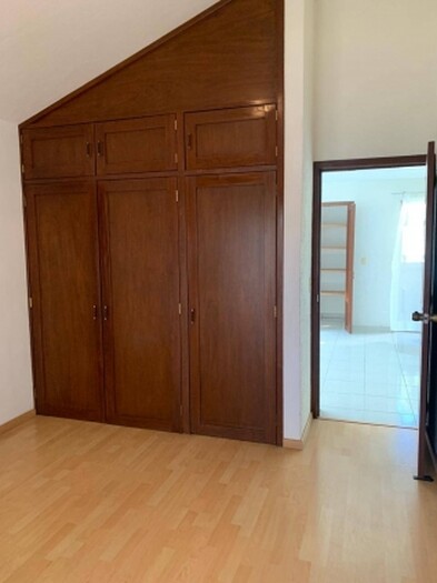se renta casa en Valle Real