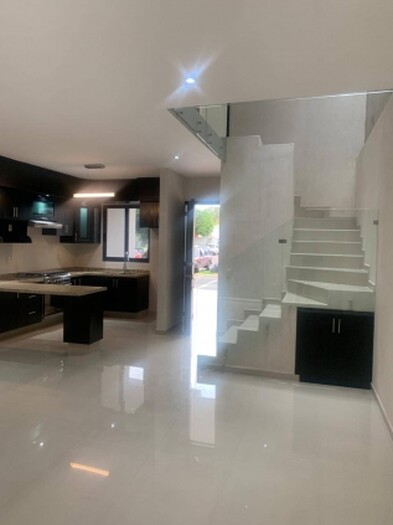 se vende hermosa casa por San Isidro