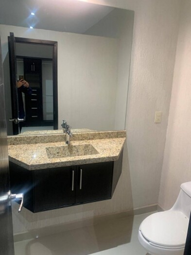 se vende hermosa casa por San Isidro