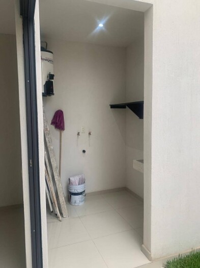 se vende hermosa casa por San Isidro