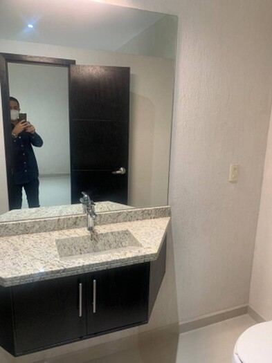 se vende hermosa casa por San Isidro