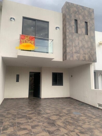 se vende hermosa casa por San Isidro