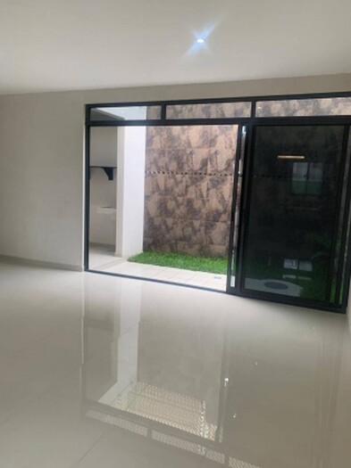 se vende hermosa casa por San Isidro