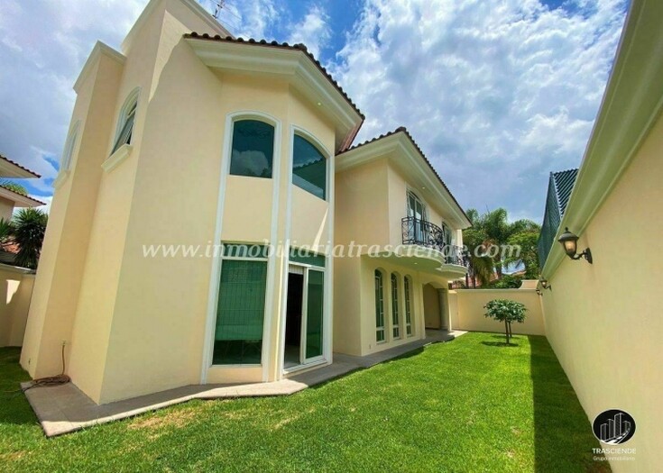 Casa en puerta de hierro