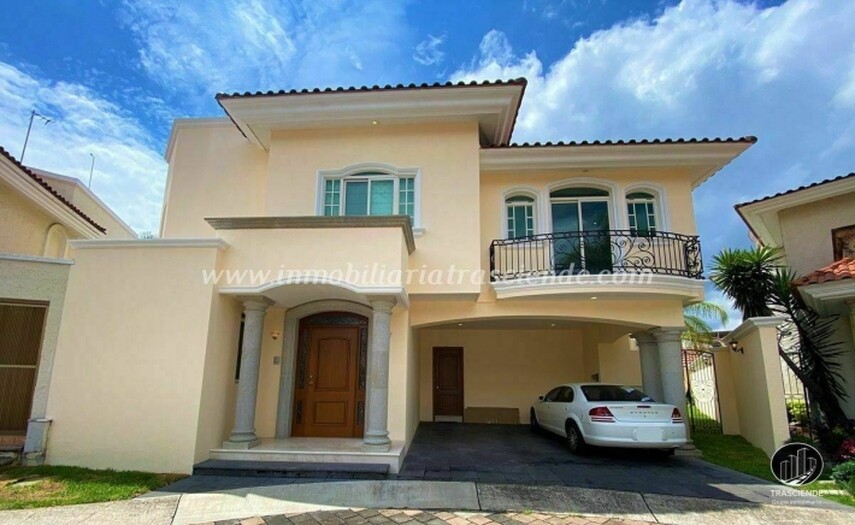 Casa en puerta de hierro