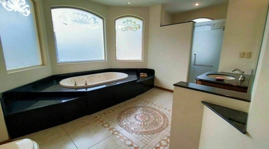 Casa en puerta de hierro