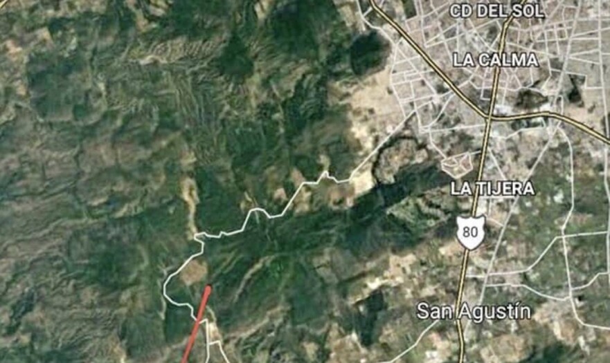terreno a pie de carretera a tala