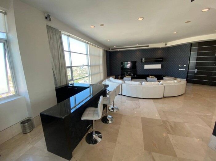 Se vende o se Renta departamento en torre titanium