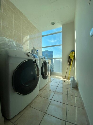 Se vende o se Renta departamento en torre titanium