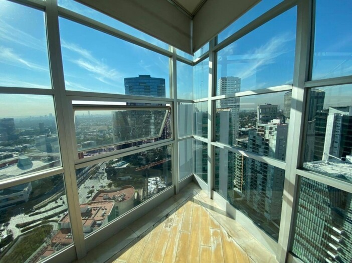 Se vende o se Renta departamento en torre titanium