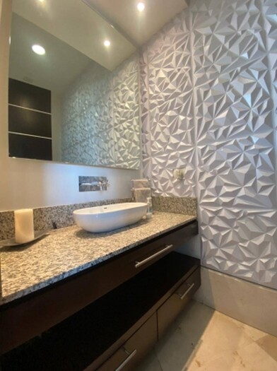 Se vende o se Renta departamento en torre titanium