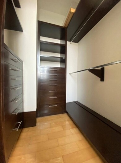 Se vende o se Renta departamento en torre titanium