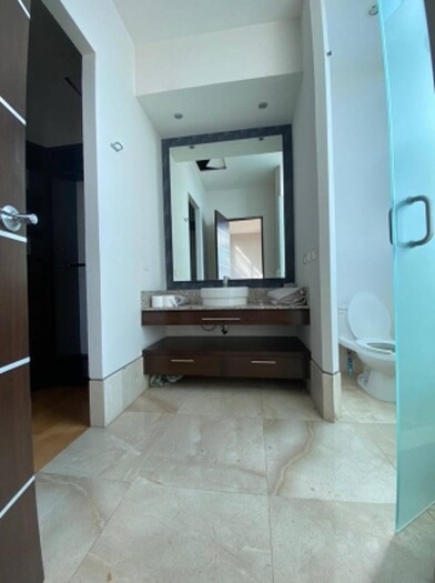 Se vende o se Renta departamento en torre titanium