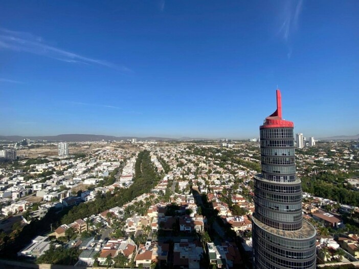 Se vende o se Renta departamento en torre titanium