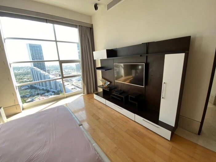 Se vende o se Renta departamento en torre titanium