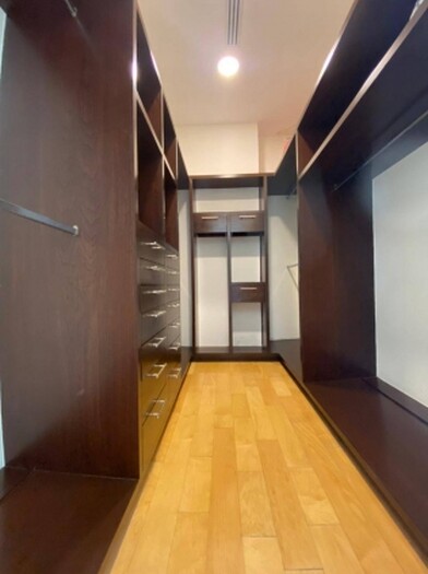 Se vende o se Renta departamento en torre titanium