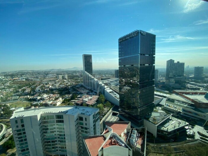 Se vende o se Renta departamento en torre titanium