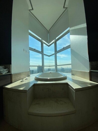 Se vende o se Renta departamento en torre titanium
