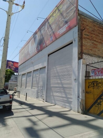 Se renta bodega por avila camacho