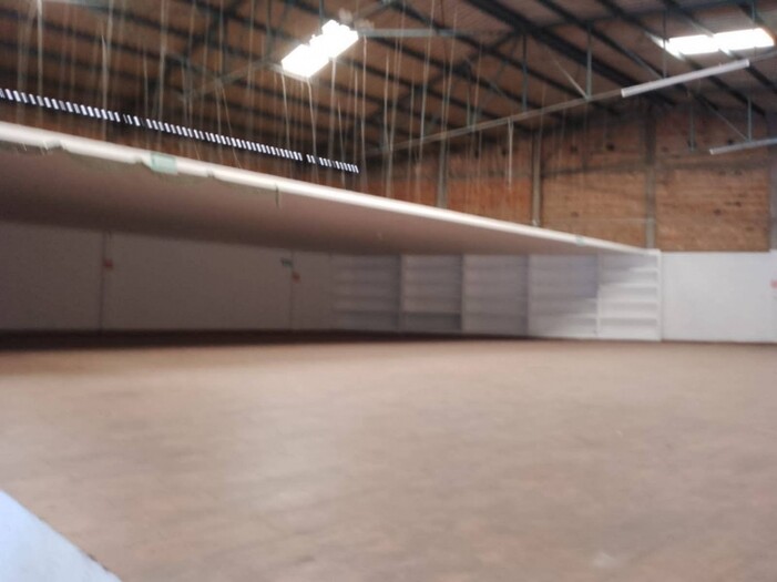 Se renta bodega por avila camacho