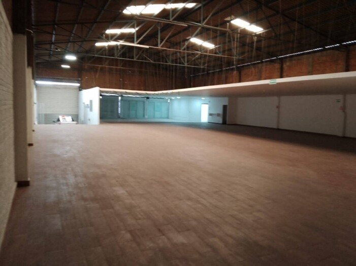 Se renta bodega por avila camacho