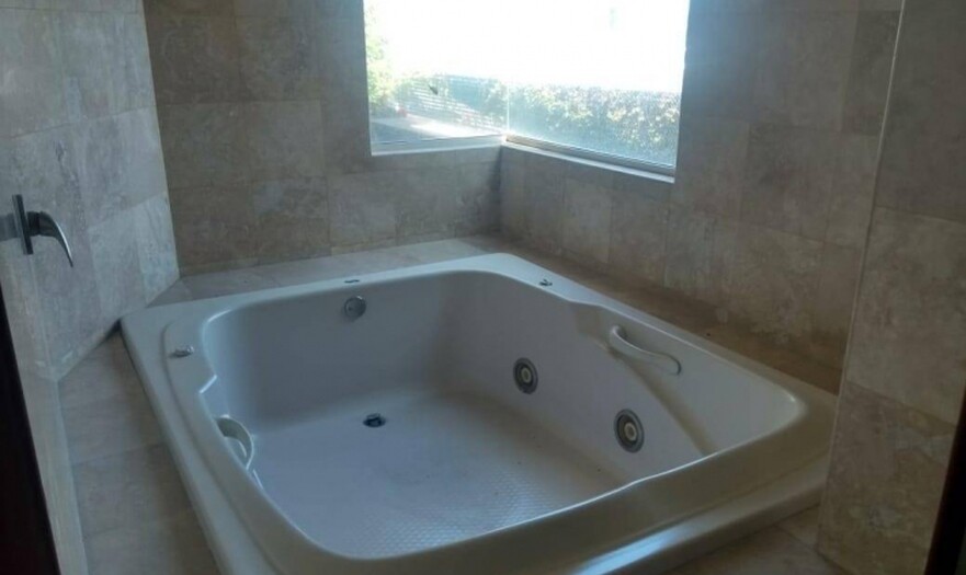Se vende propiedad en Puerta de Hierro