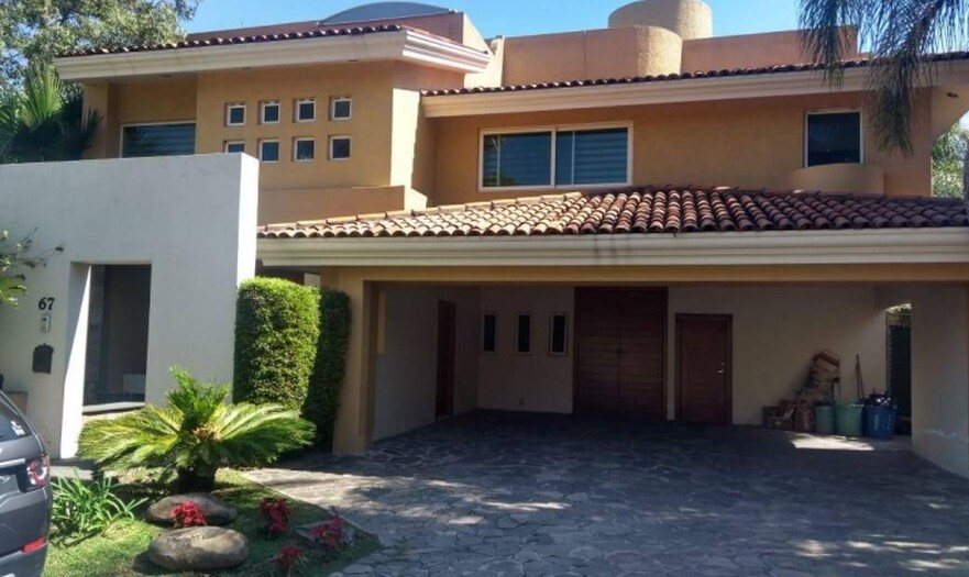 Se vende propiedad en Puerta de Hierro