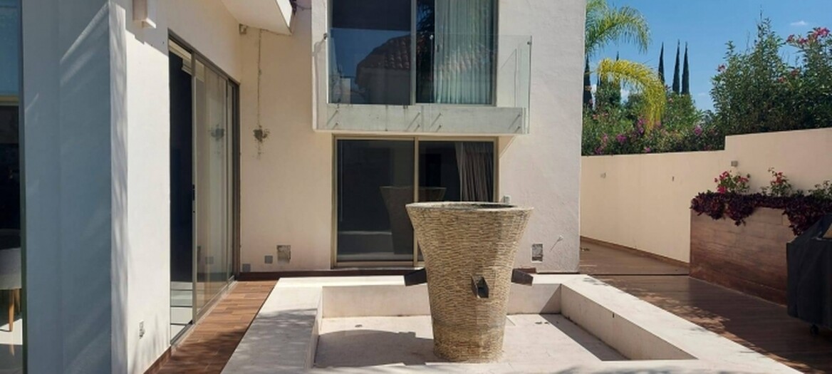 Se vende Casa Moderna en Santa Anita Club de Golf