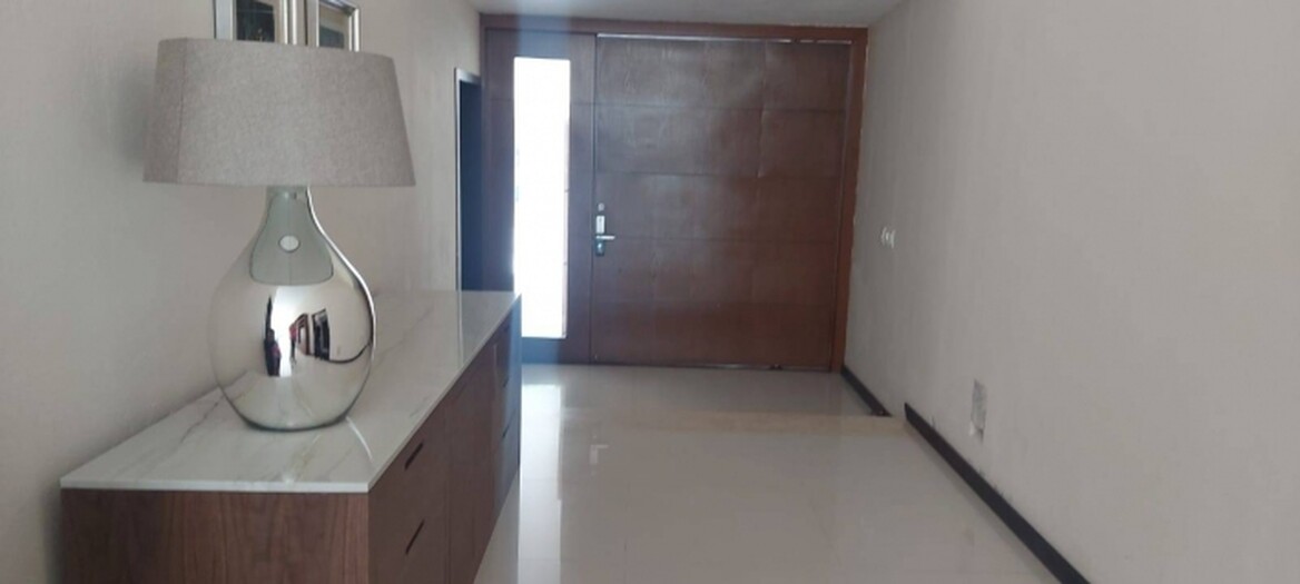 Se vende Casa Moderna en Santa Anita Club de Golf