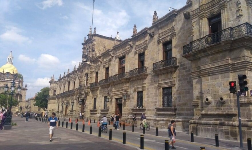 Local Plaza Centro venta o Renta