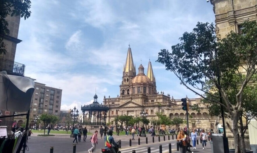 Local Plaza Centro venta o Renta
