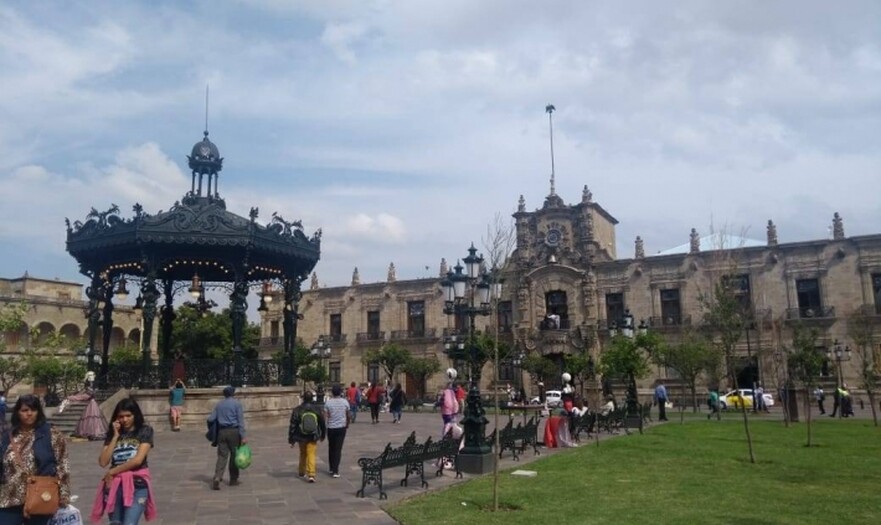 Local Plaza Centro venta o Renta