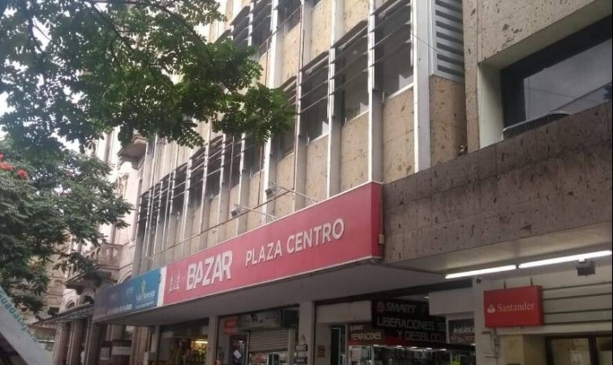 Local Plaza Centro venta o Renta