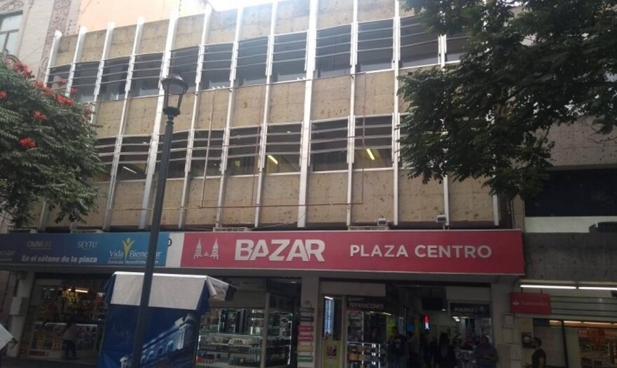 Local Plaza Centro venta o Renta