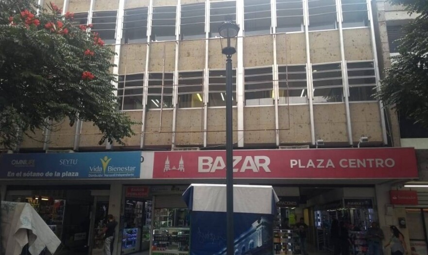 Local Plaza Centro venta o Renta