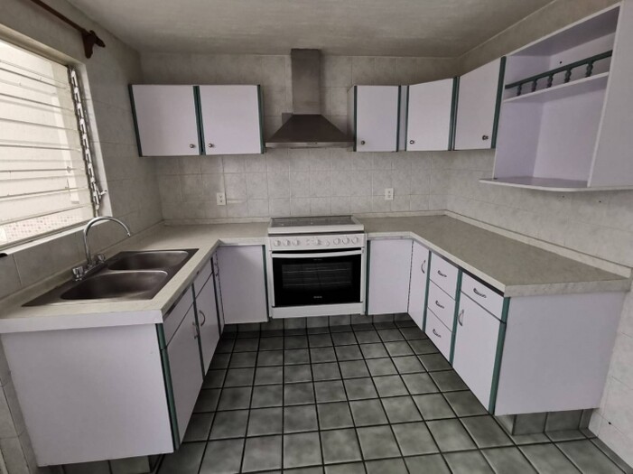 Se vende casa ubicada en Valdepeñas, Zapopan
