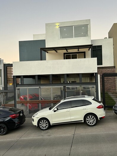 Se vende hermosa casa en Colinas de San Isidro