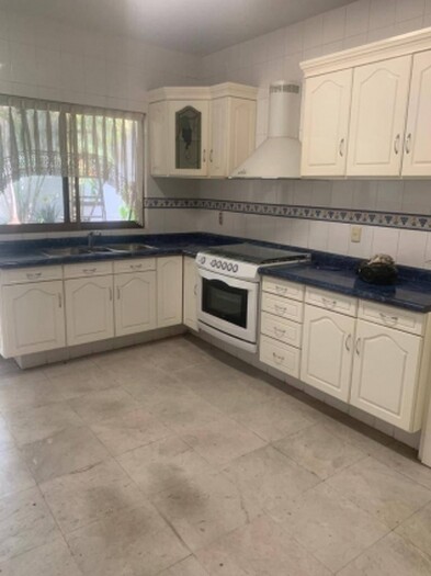 Se renta casa en Jardines del Bosque