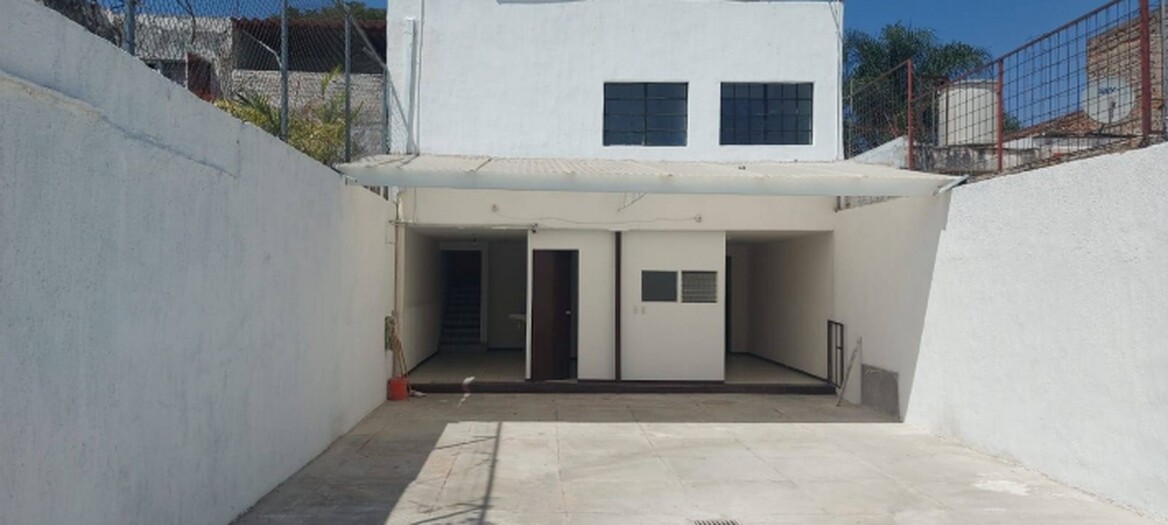 casa en renta en Col. Santa Monica.