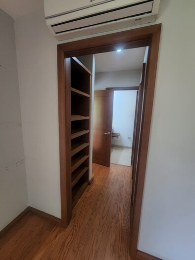Se renta departamento en Torre Livorno