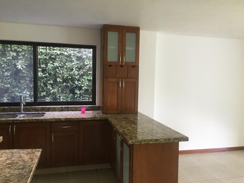 Se renta hermosa casa en Puerta de Hierro