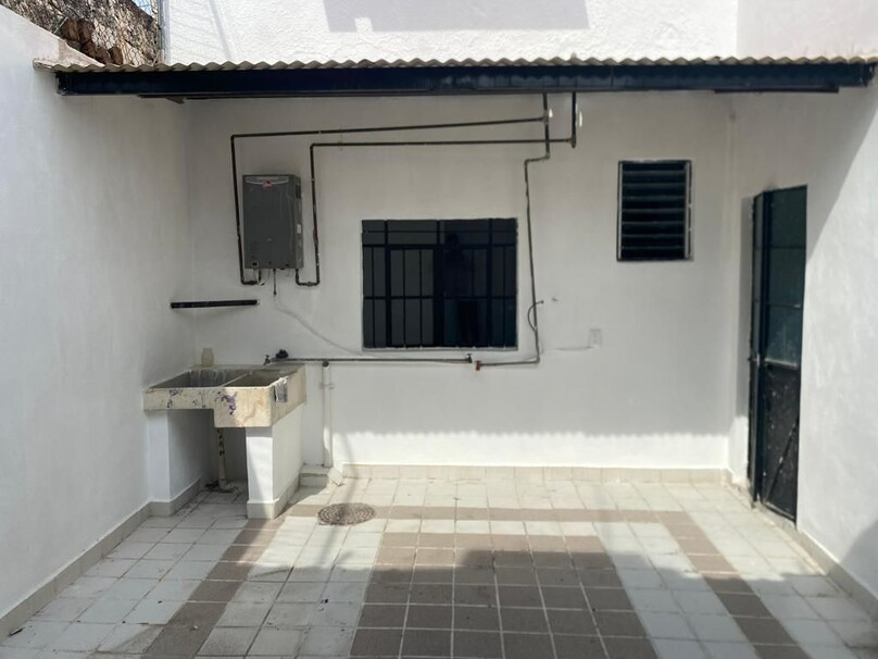 SE VENDE CASA TIPO DUPLEX , LISTA PARA HABITAR CON MUY BUENA UBICACIÓN.
