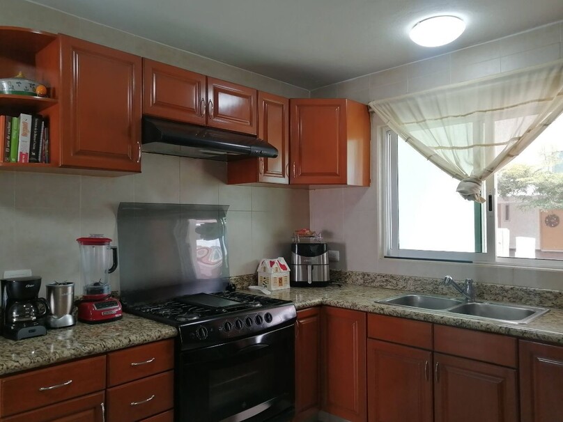 CASA EN VENTA FRENTE A PARQUE METROPOLITANO