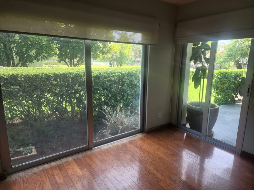 Se renta departamento en Torre Livorno